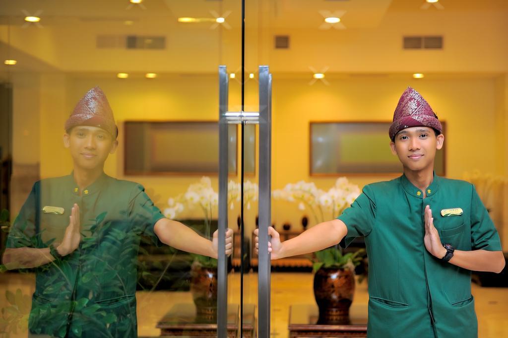 Sintesa Peninsula Hotel Palembang Exterior foto