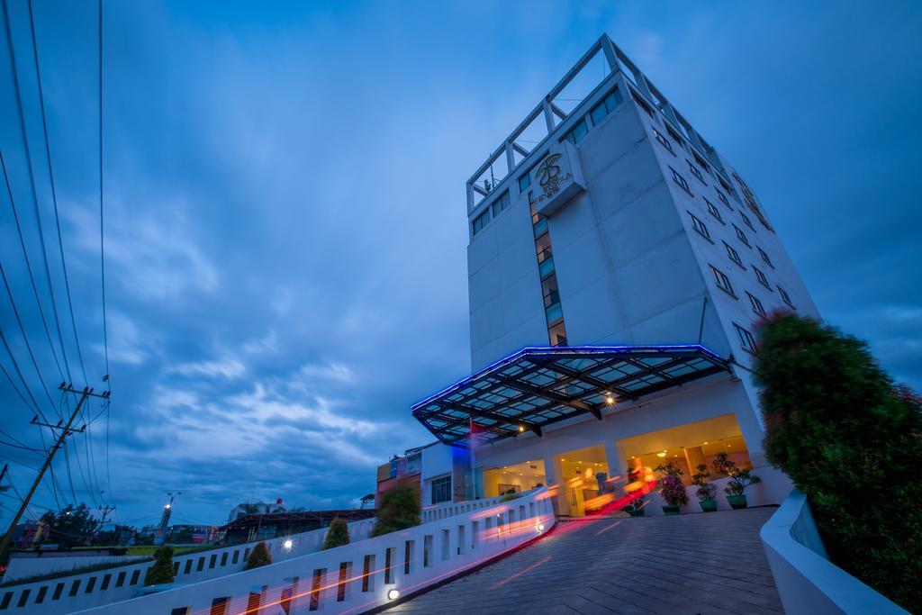 Sintesa Peninsula Hotel Palembang Exterior foto