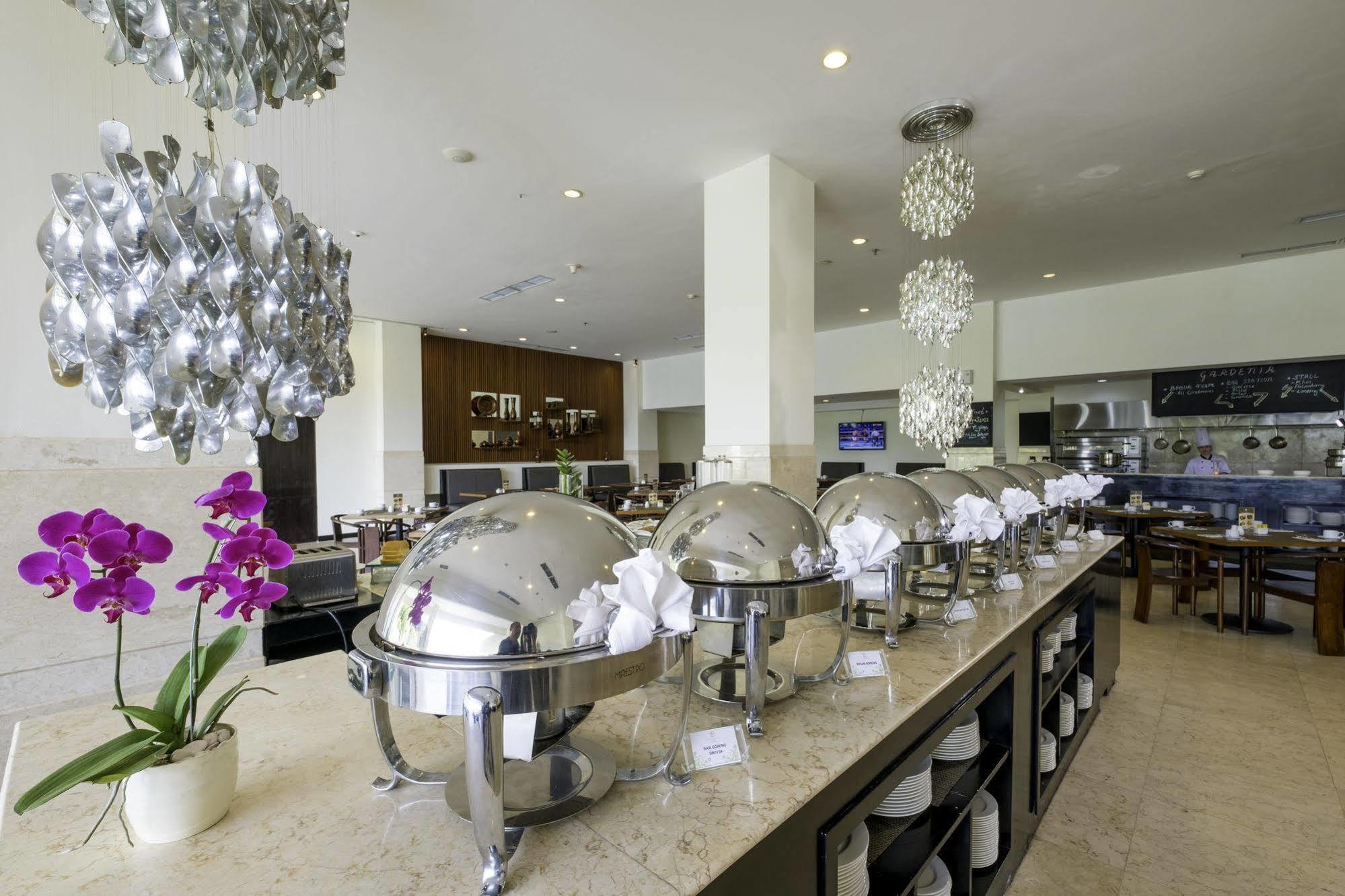 Sintesa Peninsula Hotel Palembang Exterior foto