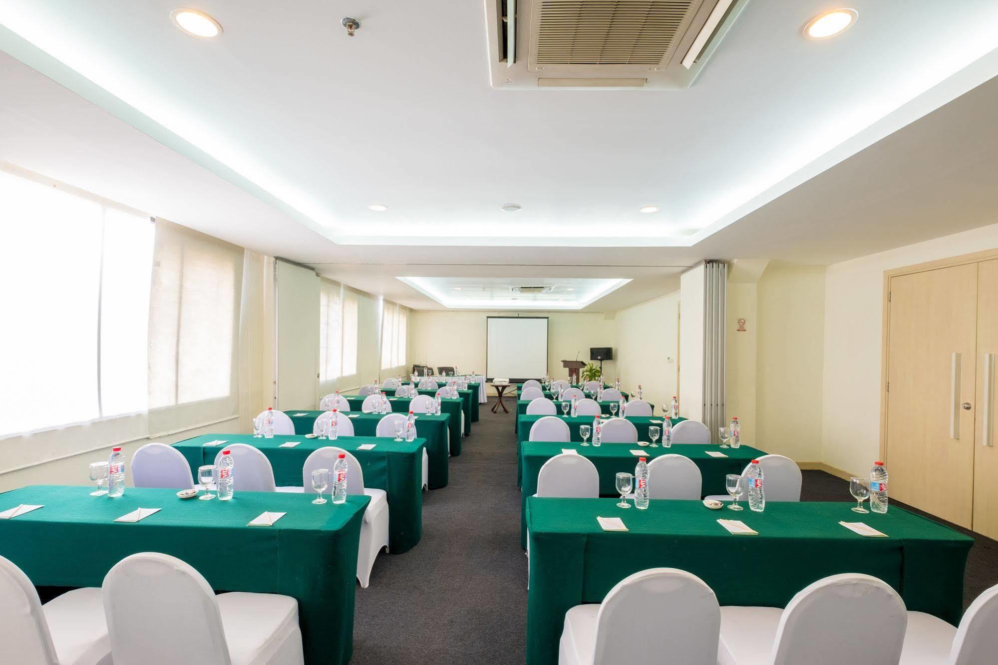 Sintesa Peninsula Hotel Palembang Exterior foto