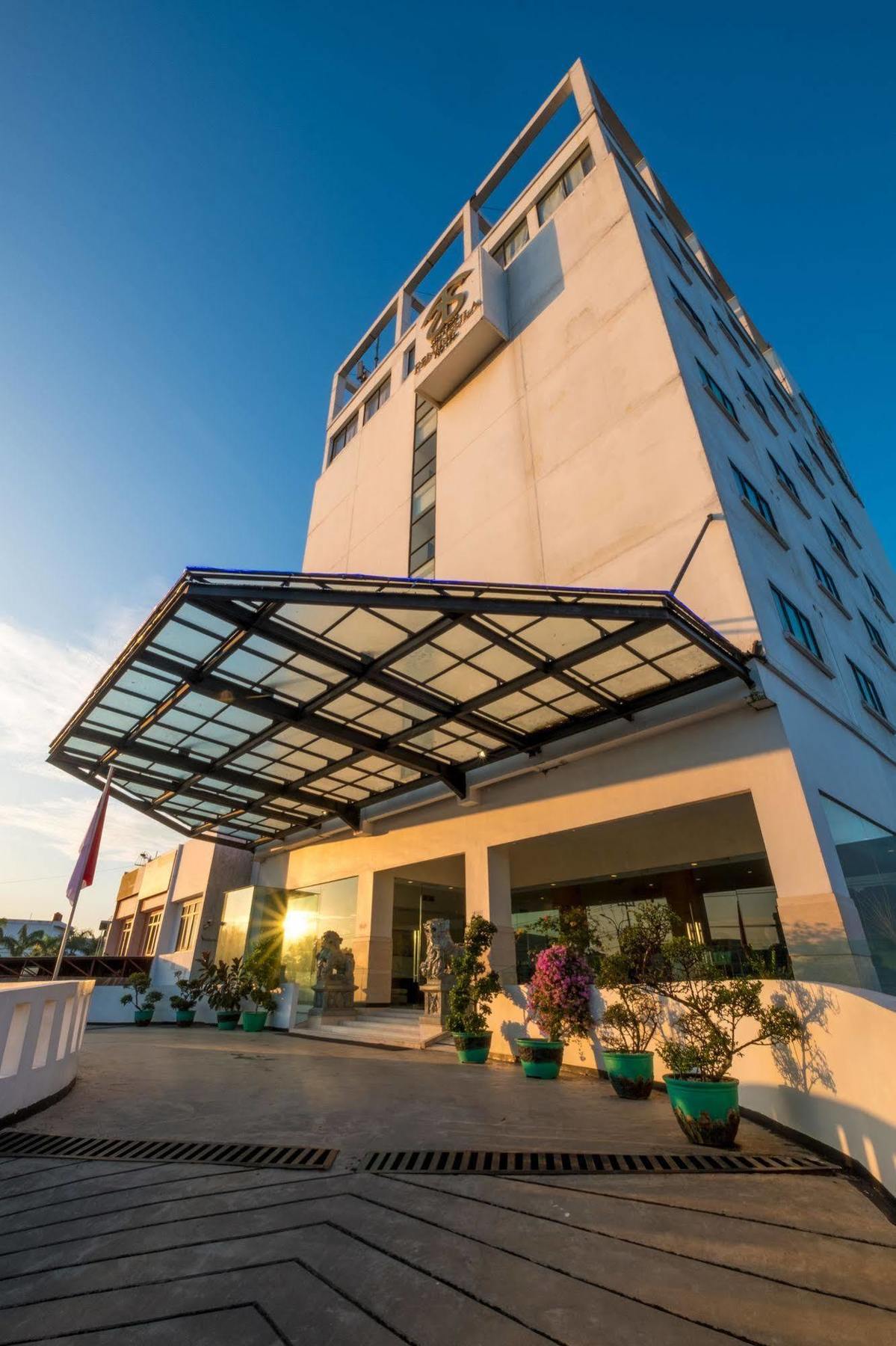 Sintesa Peninsula Hotel Palembang Exterior foto